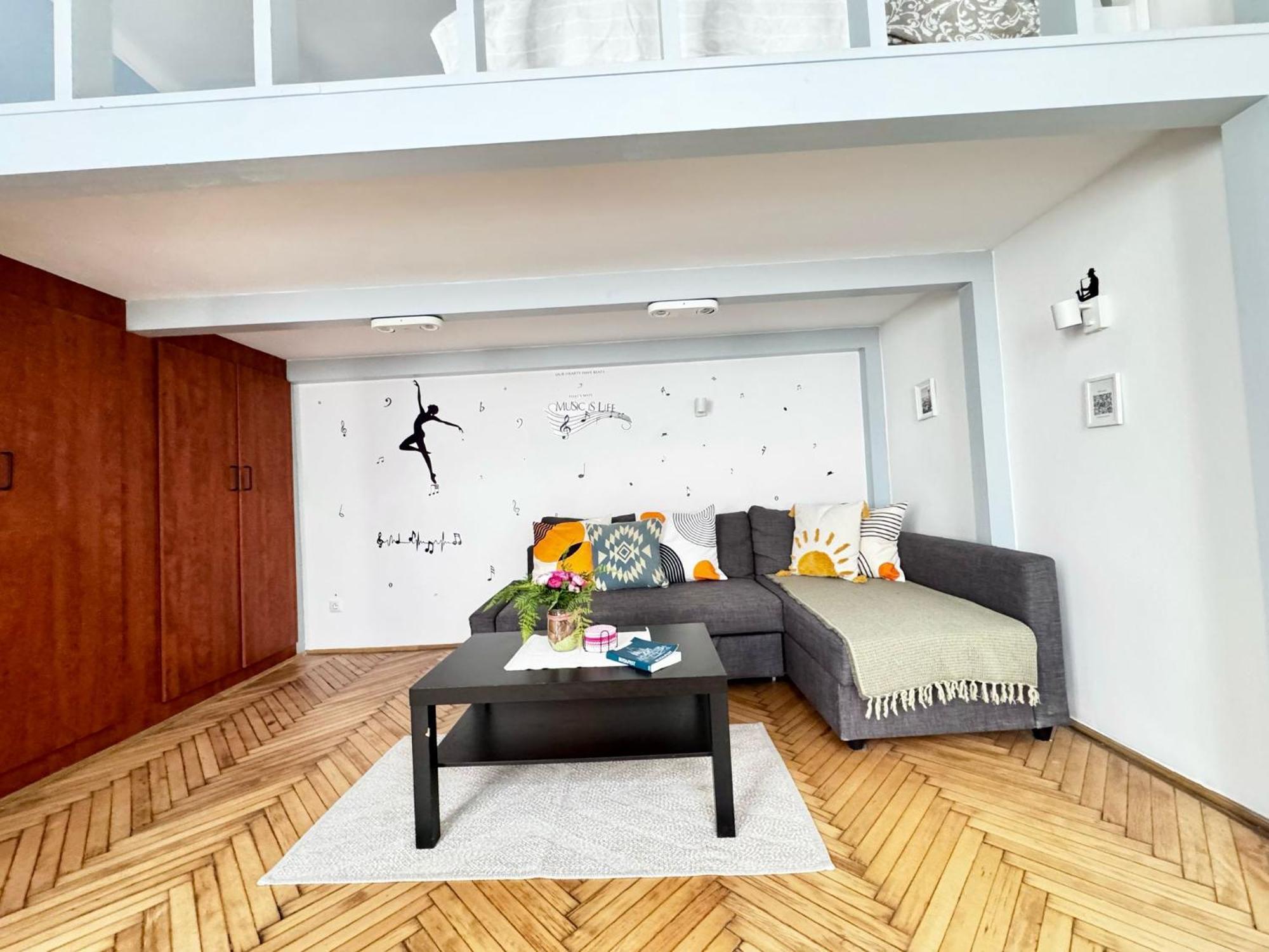 Culture Jam Apartment *